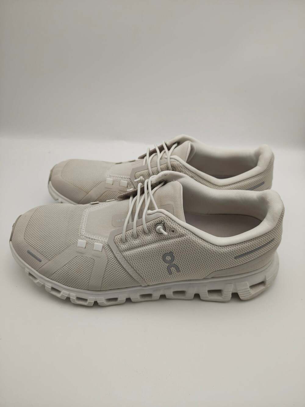 On Cloud 5 Women's Running Shoes Size US 10 Beige Cream Slip On Sneakers